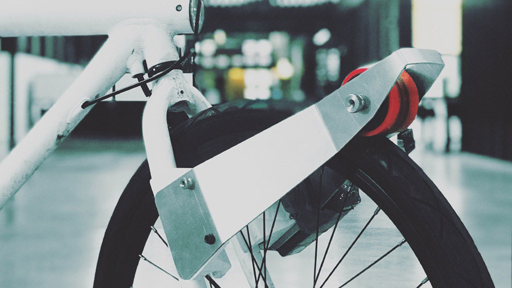 The CLIP e-motor latches itself onto the tire to allow automated-assist cycling mode.