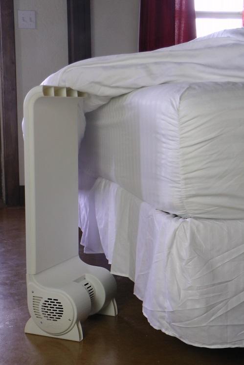 The air cooling fan discharges air that goes into the bed sheets. Image via BedFans USA
